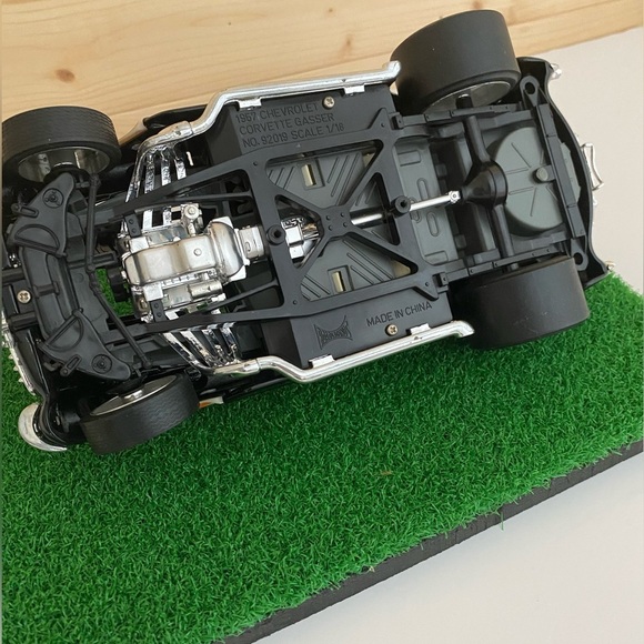 Road Legends 1957 Chevrolet Corvette Gasser 1:18 Diecast Car Black Hot Rod Flame - Picture 12 of 14